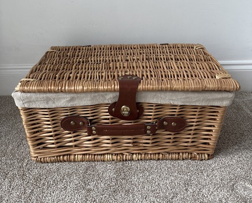 Wicker lined hamper - lined, basket
