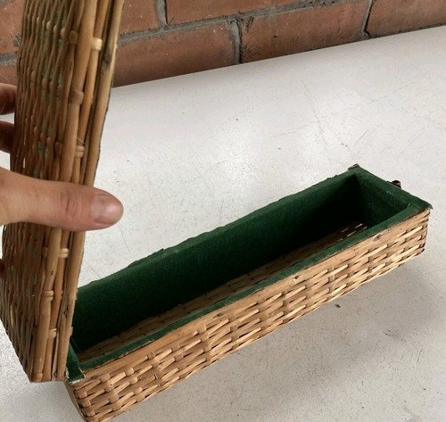 Wicker long box opens - ,