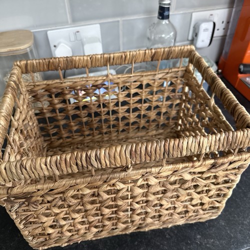 G0rgeous wicker basket - wicker, in